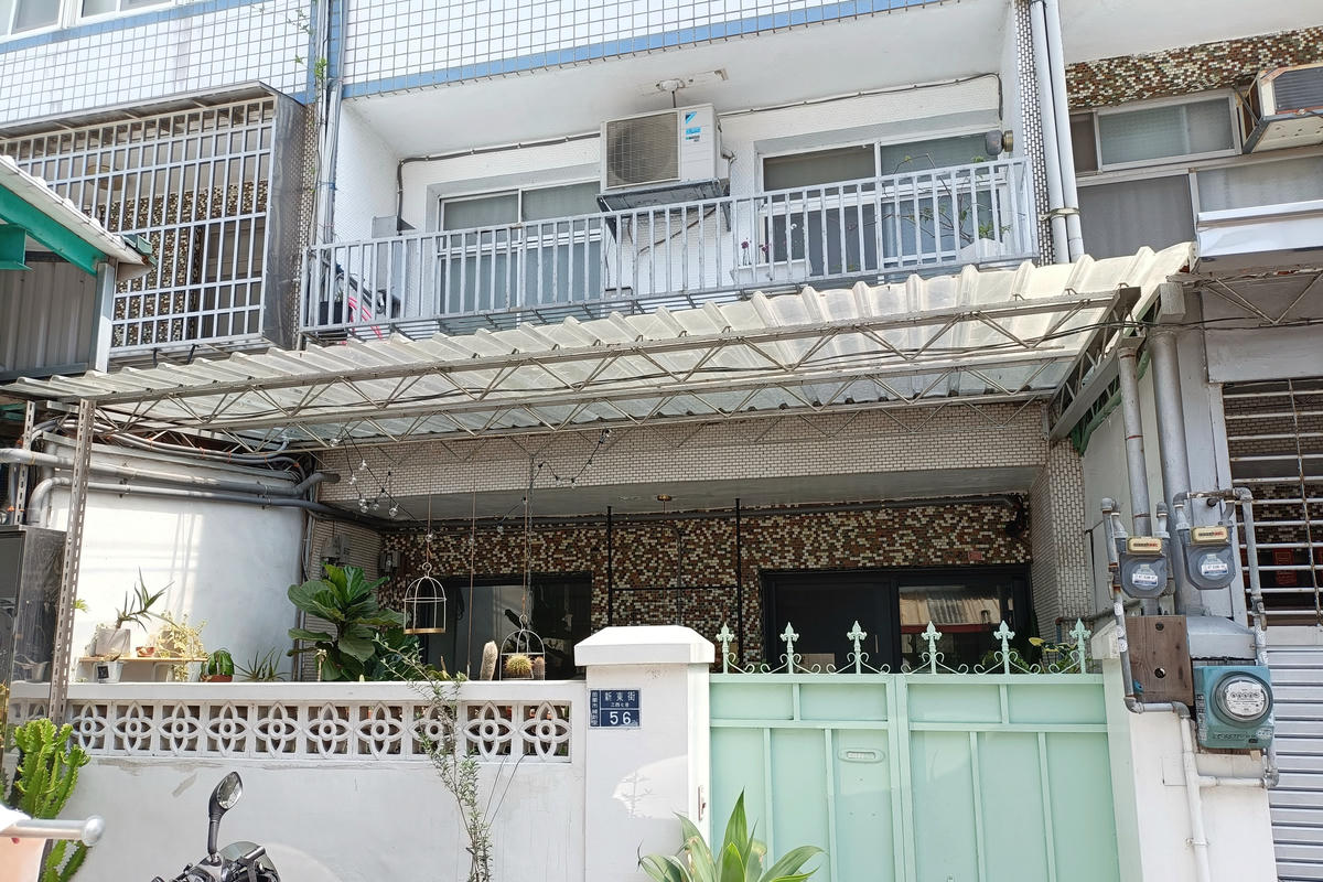 苗栗住宿｜小仙肉包棟民宿：綠意盎然的文青老宅