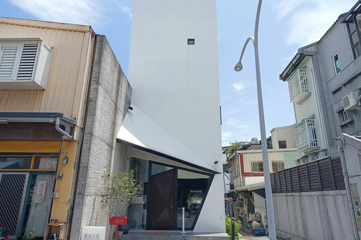 花蓮住宿|賴床行旅:工業風清水模海景民宿 - 第1張圖 花蓮住宿|賴床行旅:工業風清水模海景民宿