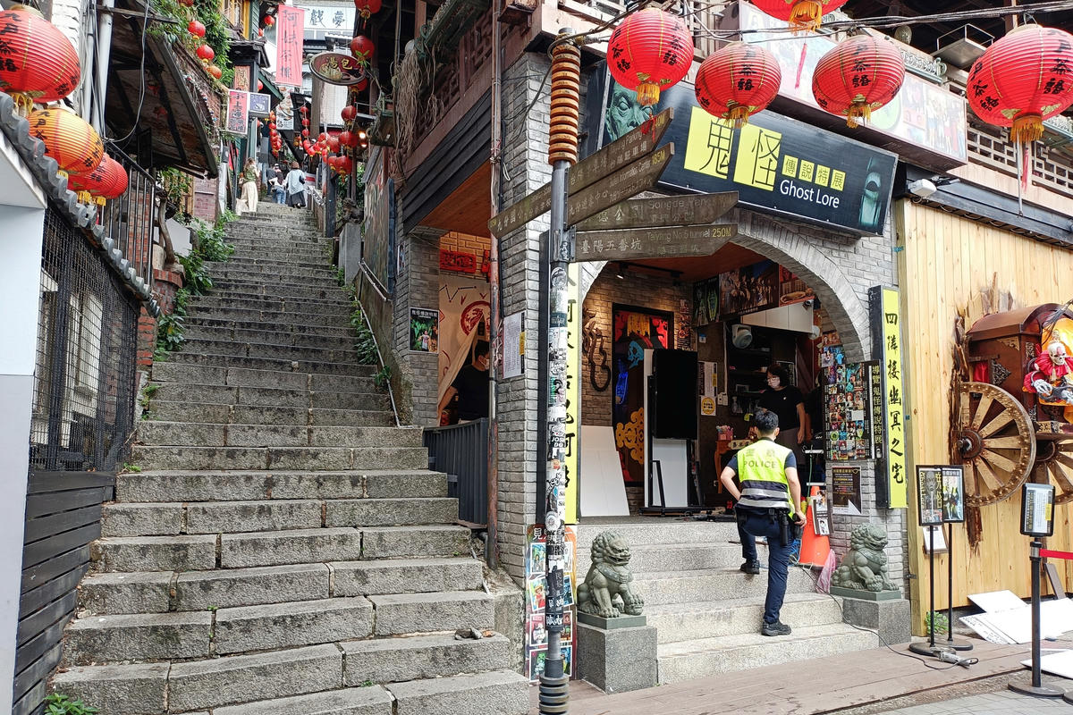 新北景點|九份老街:漫遊山城巷弄,品嚐七大必吃美食 - 第6張圖 新北景點|九份老街:漫遊山城巷弄,品嚐七大必吃美食