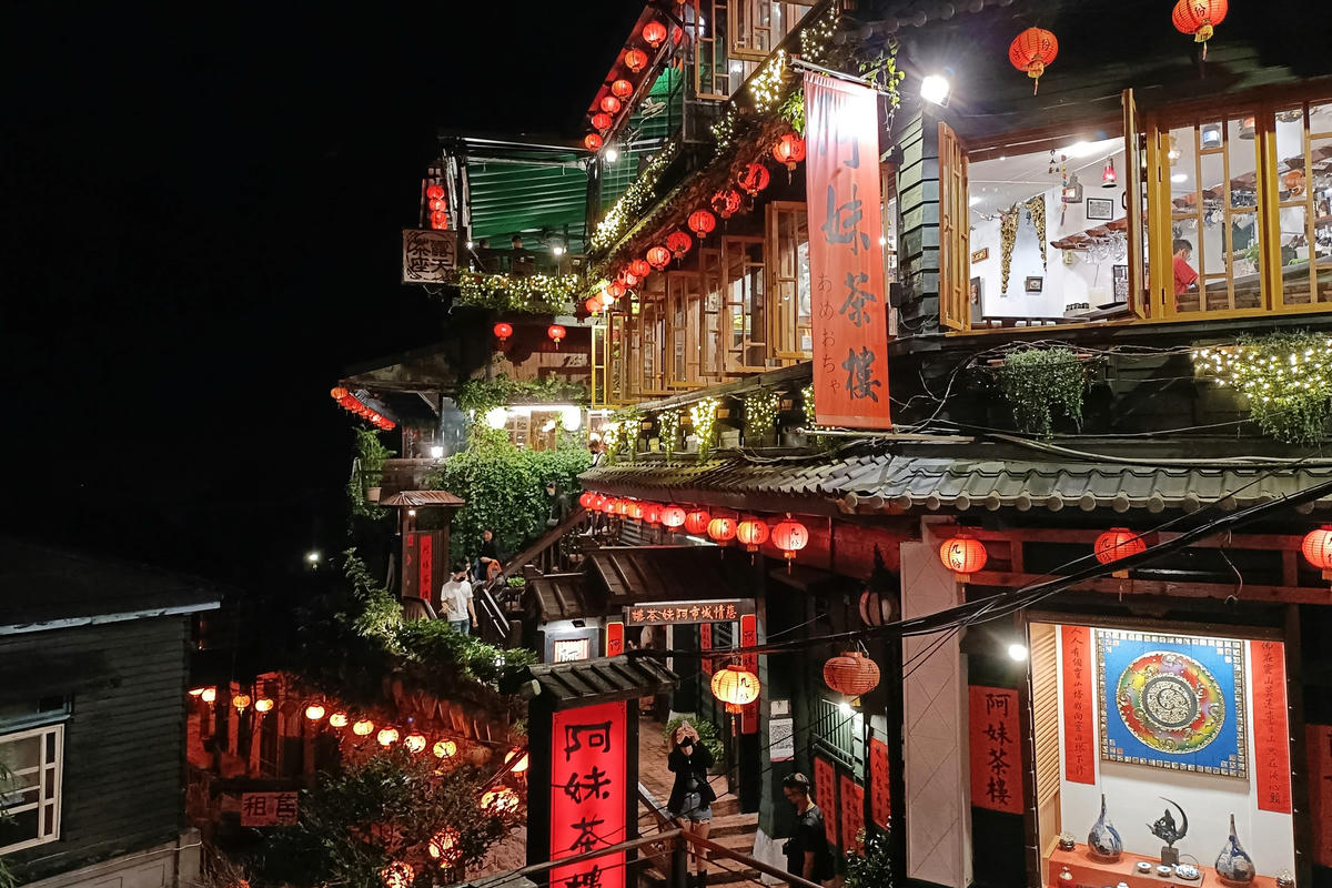 新北景點|九份老街:漫遊山城巷弄,品嚐七大必吃美食 - 第16張圖 新北景點|九份老街:漫遊山城巷弄,品嚐七大必吃美食