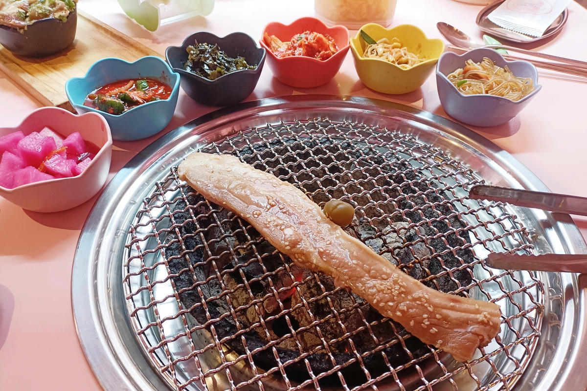 宜蘭美食｜Pink Oni 粉紅姐姐韓式料理：粉紅餐廳×韓服體驗