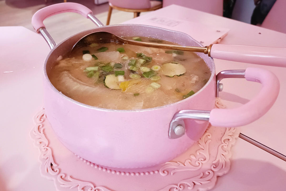 宜蘭美食｜Pink Oni 粉紅姐姐韓式料理：粉紅餐廳×韓服體驗