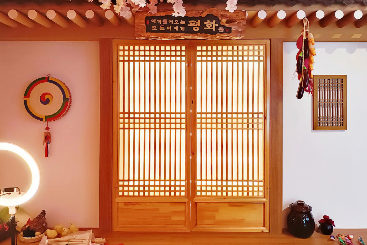 宜蘭美食｜Pink Oni 粉紅姐姐韓式料理：粉紅餐廳×韓服體驗