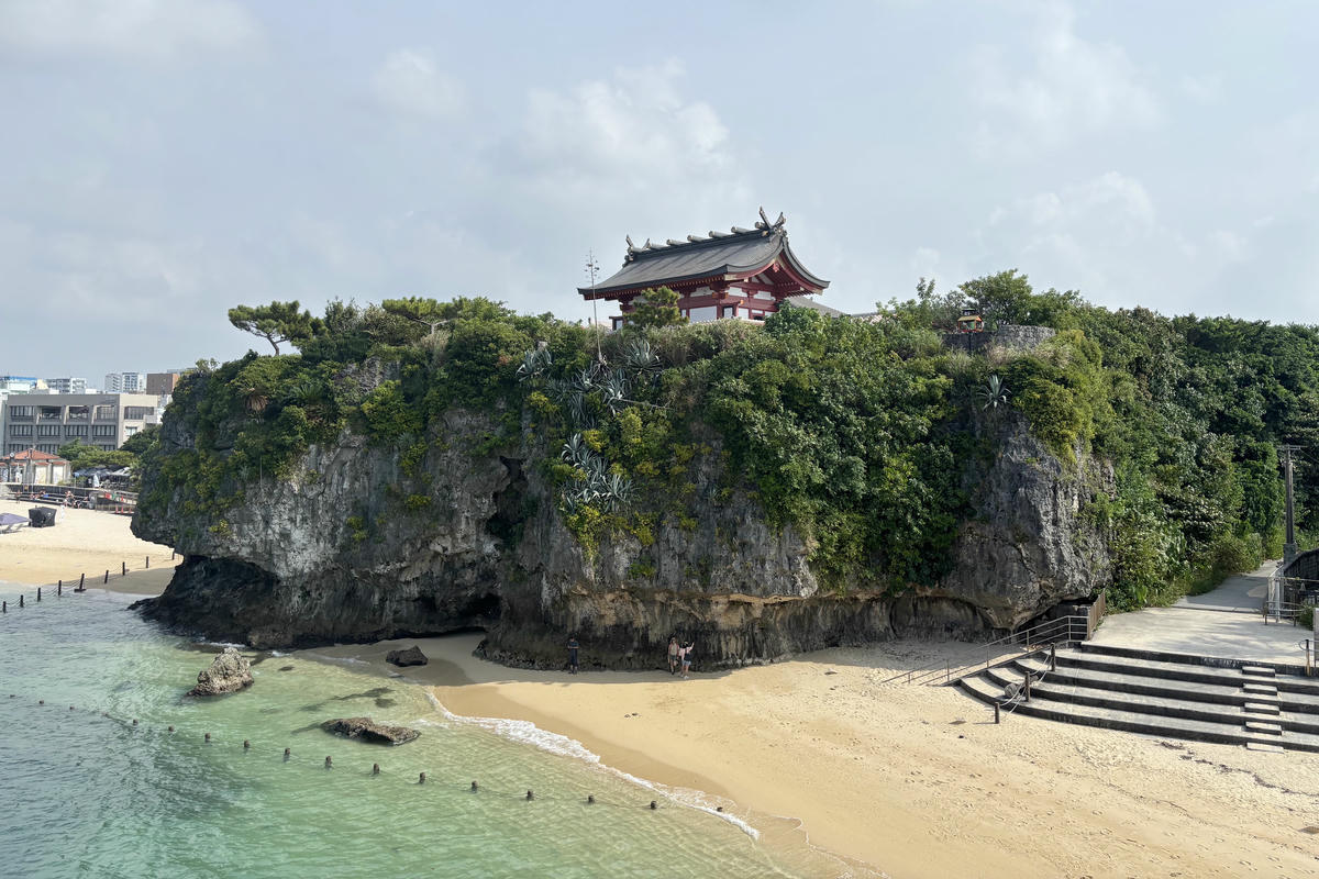 沖繩景點|波上宮、波之上海灘:那霸市區懸崖海景神社 - 第1張圖 沖繩景點|波上宮、波之上海灘:那霸市區懸崖海景神社