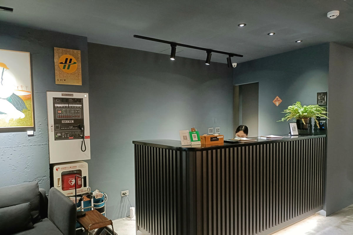 基隆住宿|雨島旅店:老宅改造設計旅店,在雨中與溫暖相遇 - 第3張圖 基隆住宿|雨島旅店:老宅改造設計旅店,在雨中與溫暖相遇