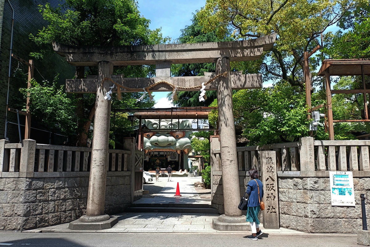 大阪景點｜難波八阪神社：巨大獅子頭神社