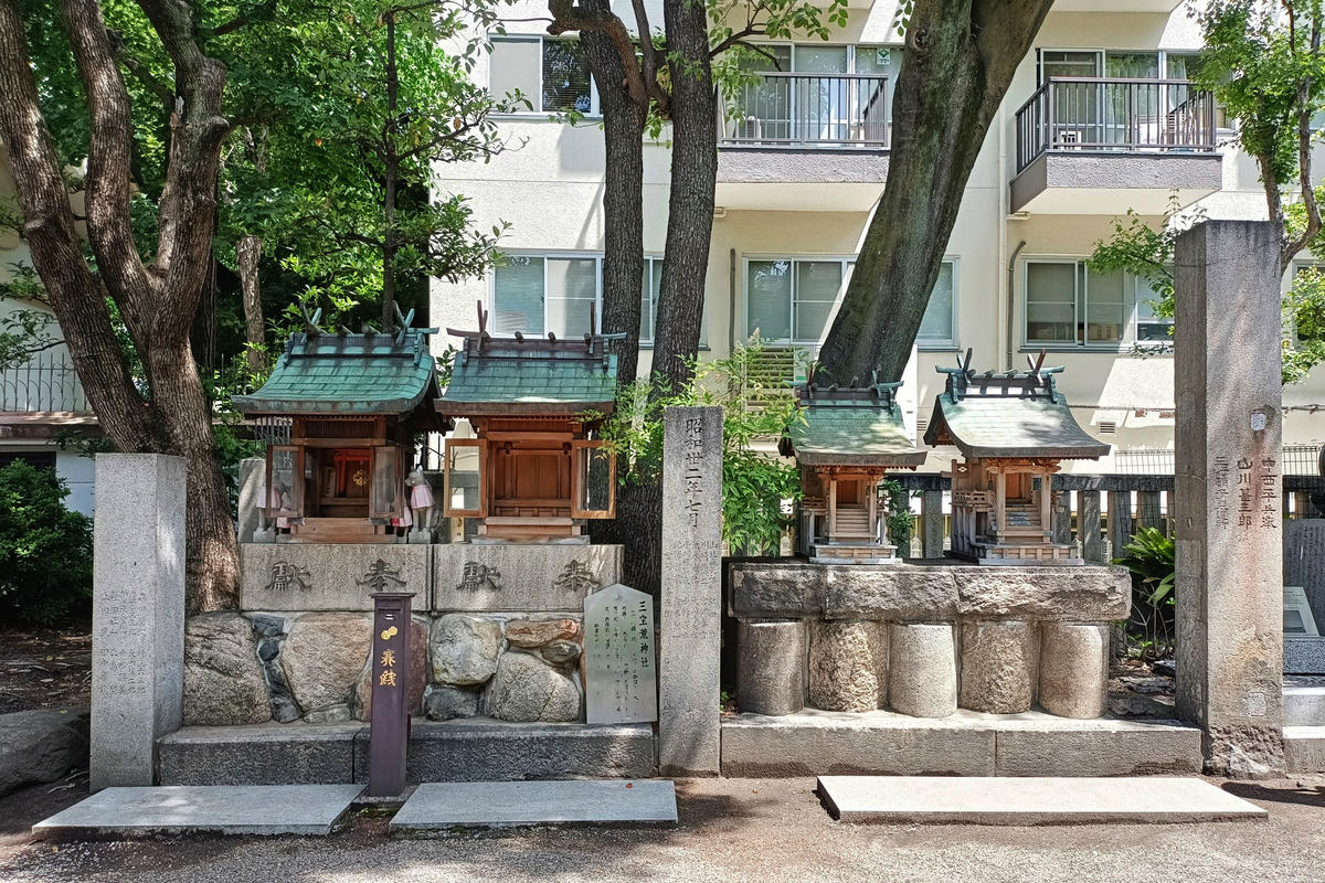 大阪景點｜難波八阪神社：巨大獅子頭神社
