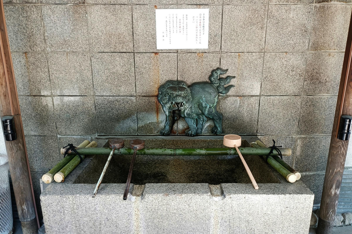 大阪景點｜難波八阪神社：巨大獅子頭神社