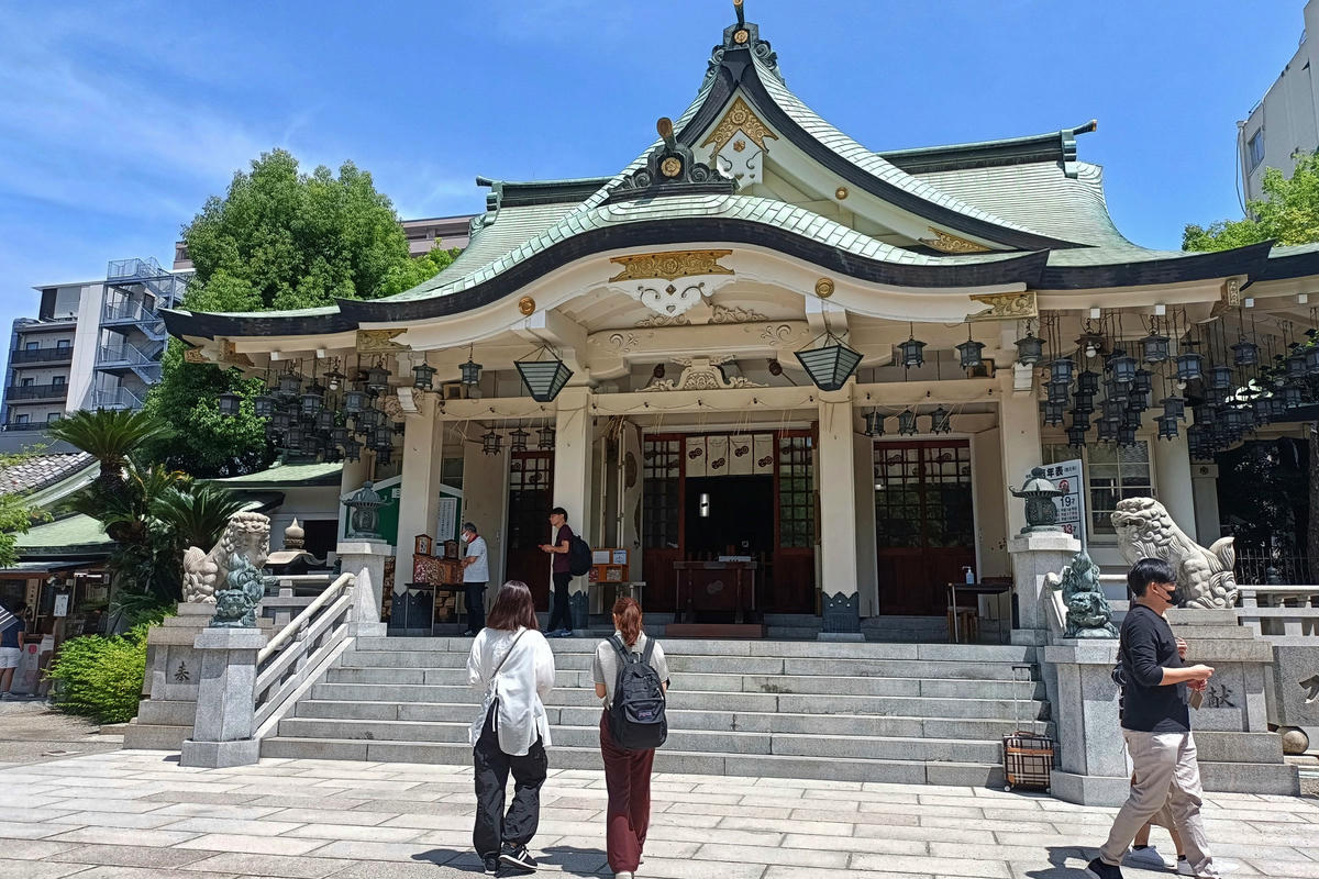 大阪景點｜難波八阪神社：巨大獅子頭神社