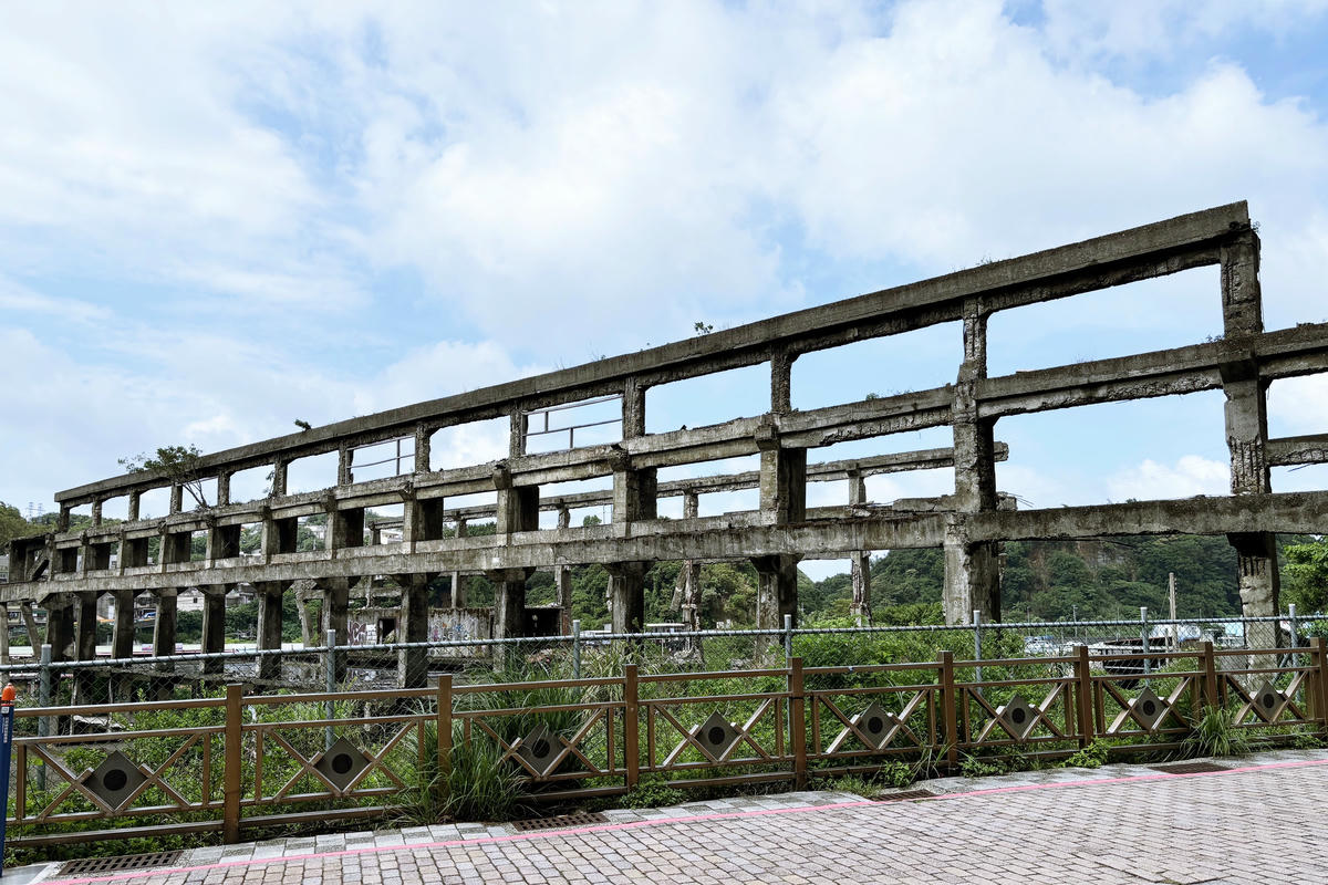 基隆景點|正濱漁港:熱狗堡公車站、阿根納造船廠 - 第6張圖 基隆景點|正濱漁港:熱狗堡公車站、阿根納造船廠