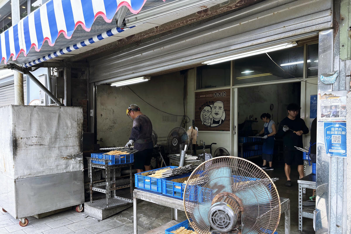 基隆景點|正濱漁港:熱狗堡公車站、阿根納造船廠 - 第8張圖 基隆景點|正濱漁港:熱狗堡公車站、阿根納造船廠